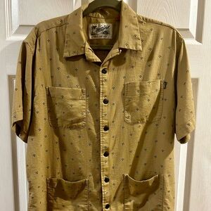 Howler Bros Men M Sunset Scout Tan Short Sleeve Button Up Shirt.
